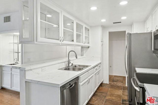 521 MONTANA Avenue 301, Santa Monica, CA 90403