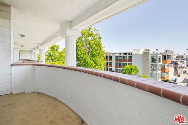 521 MONTANA Avenue 301, Santa Monica, CA 90403