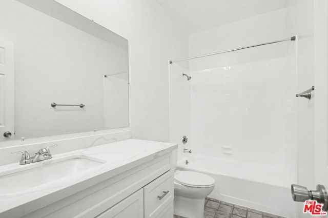 521 MONTANA Avenue 301, Santa Monica, CA 90403