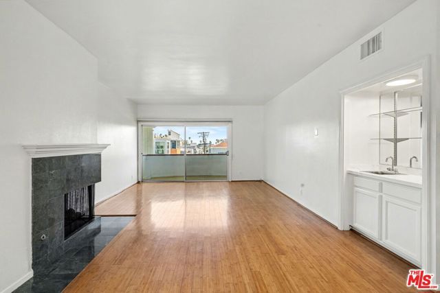 521 MONTANA Avenue 301, Santa Monica, CA 90403