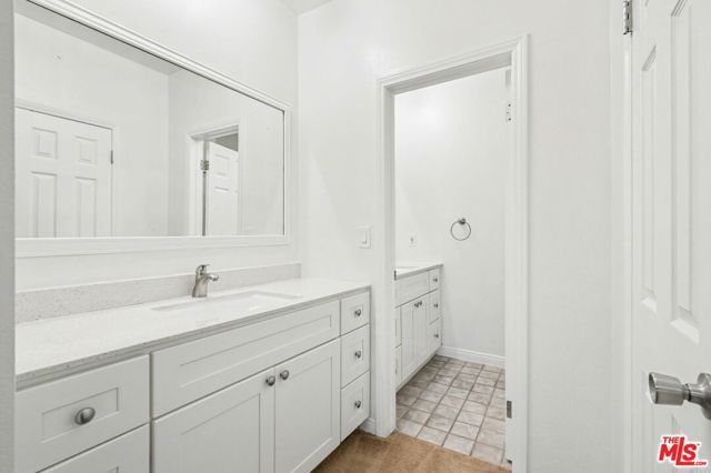 521 MONTANA Avenue 301, Santa Monica, CA 90403