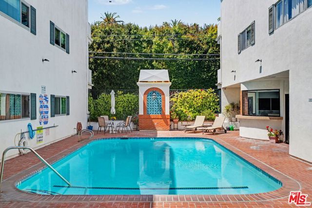 521 MONTANA Avenue 301, Santa Monica, CA 90403