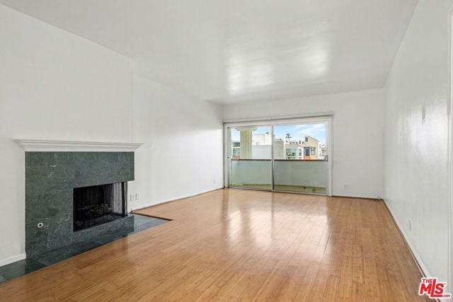 521 MONTANA Avenue 301, Santa Monica, CA 90403