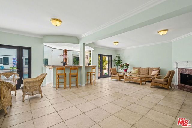521 MONTANA Avenue 301, Santa Monica, CA 90403