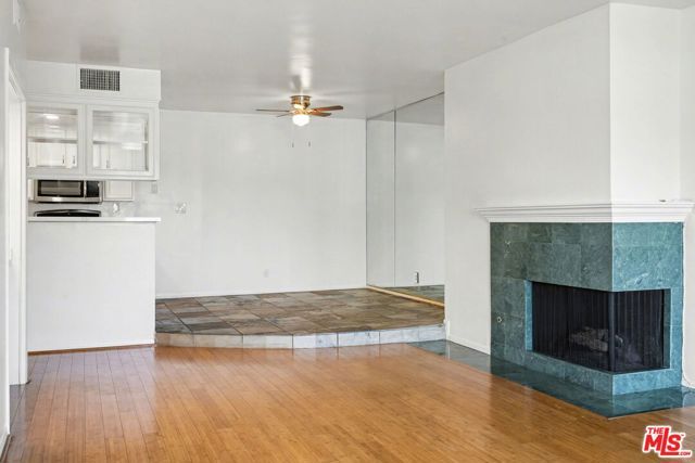 521 MONTANA Avenue 301, Santa Monica, CA 90403