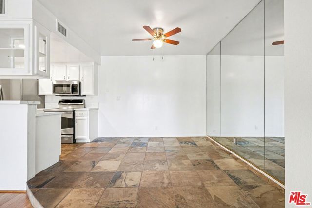 521 MONTANA Avenue 301, Santa Monica, CA 90403