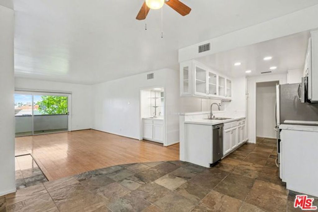 521 MONTANA Avenue 301, Santa Monica, CA 90403