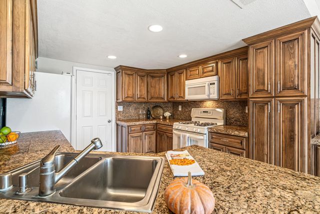 76955 Turendot Street, Palm Desert, CA 92211