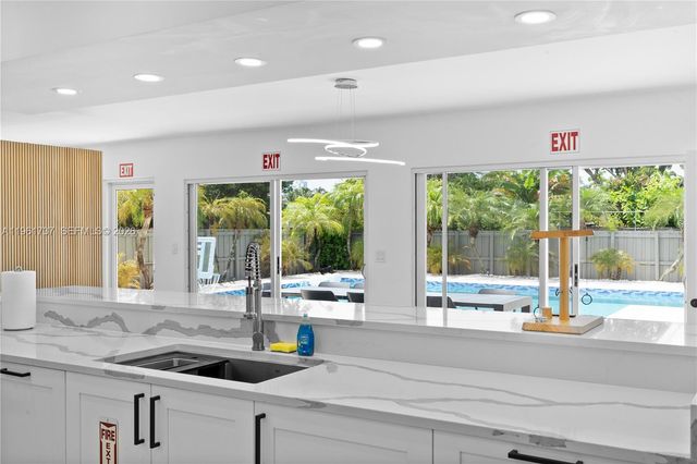 1144 Adams St, Hollywood, FL 33019