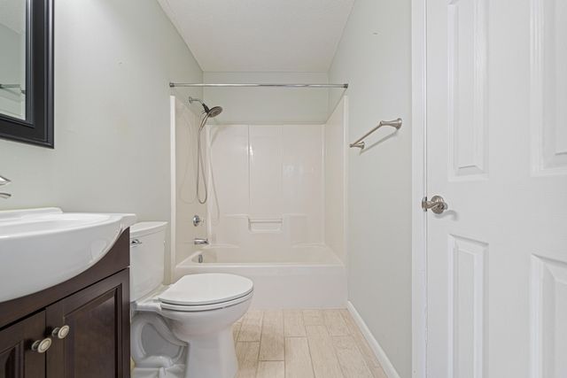 312 Oakdale Avenue, Mary Esther, FL 32569
