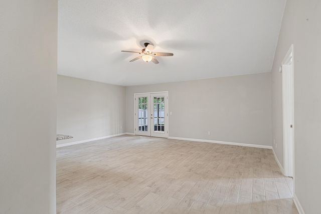 312 Oakdale Avenue, Mary Esther, FL 32569