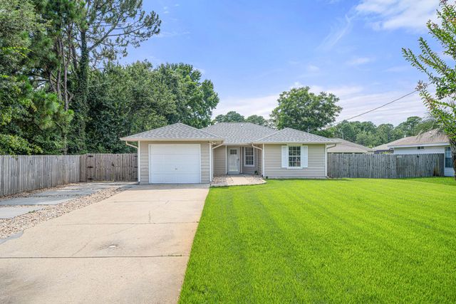 312 Oakdale Avenue, Mary Esther, FL 32569