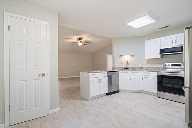 312 Oakdale Avenue, Mary Esther, FL 32569