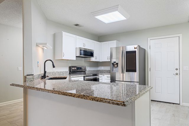 312 Oakdale Avenue, Mary Esther, FL 32569