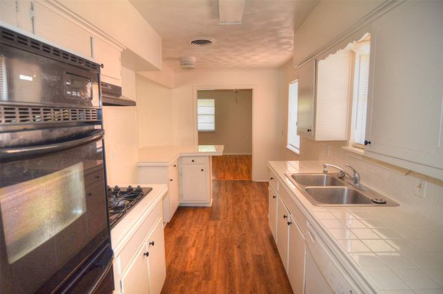 2528 Saint Francis Avenue, Dallas, TX 75228