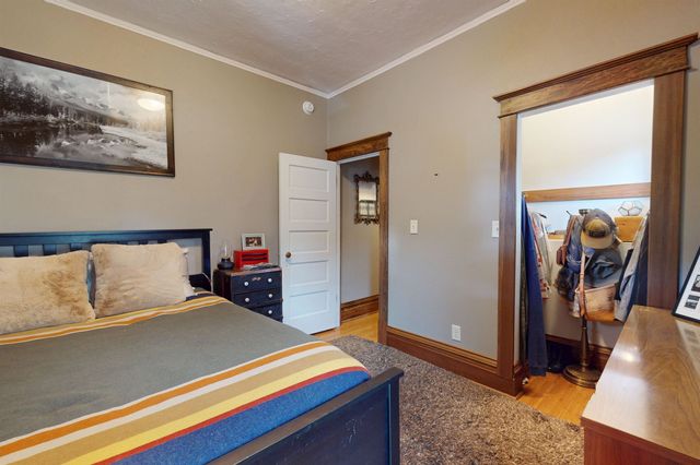 16 6th St SE, Minot, ND 58701
