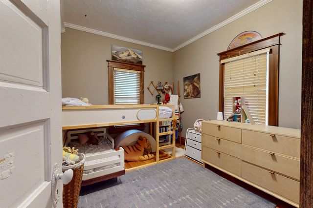16 6th St SE, Minot, ND 58701