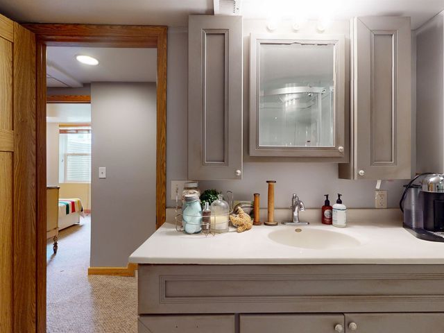 16 6th St SE, Minot, ND 58701