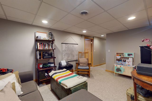 16 6th St SE, Minot, ND 58701