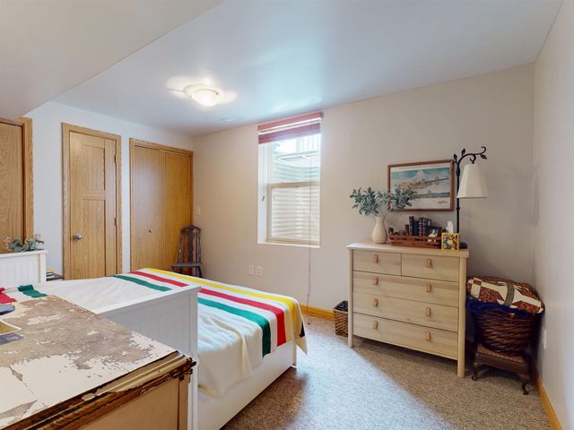 16 6th St SE, Minot, ND 58701