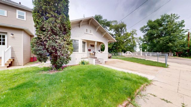 16 6th St SE, Minot, ND 58701