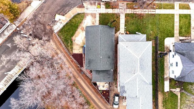 16 6th St SE, Minot, ND 58701