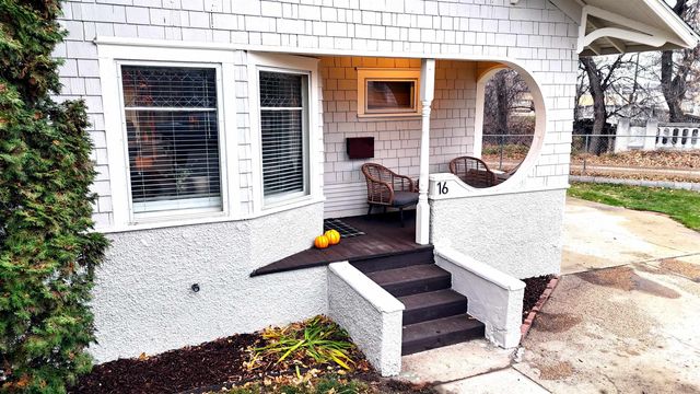 16 6th St SE, Minot, ND 58701