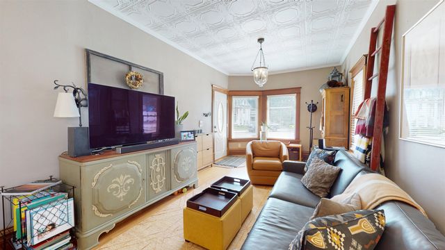 16 6th St SE, Minot, ND 58701