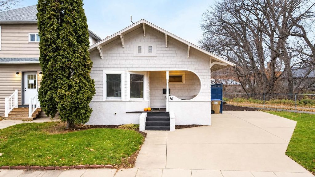 16 6th St SE, Minot, ND 58701
