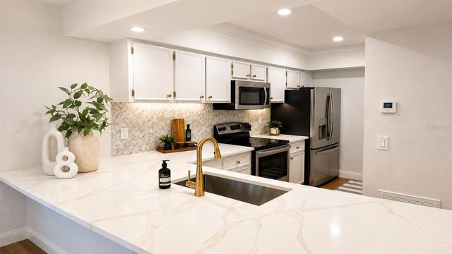 2981 BONAVENTURE CIRCLE 202, Palm Harbor, FL 34684