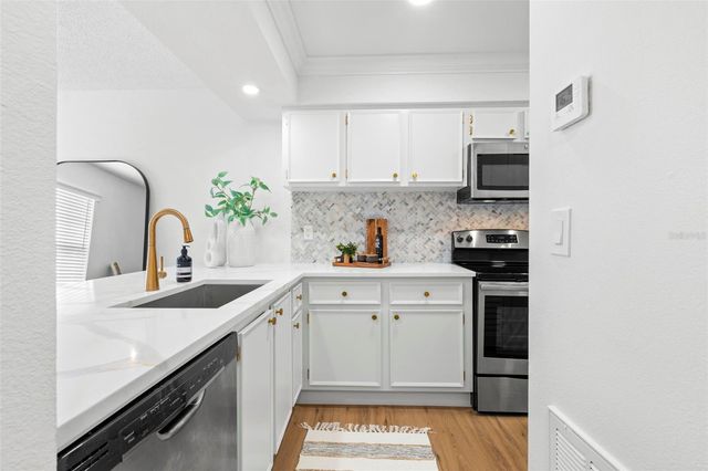 2981 BONAVENTURE CIRCLE 202, Palm Harbor, FL 34684