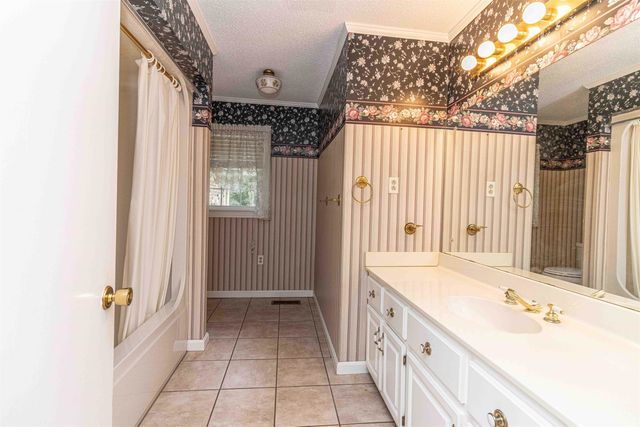 239 OLD NO 5 RD S, Selmer, TN 38375
