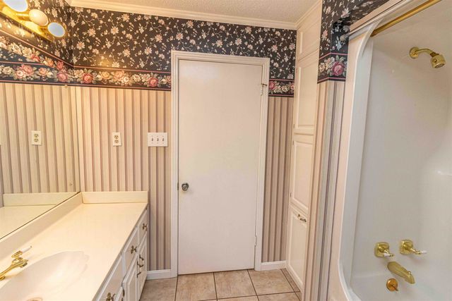 239 OLD NO 5 RD S, Selmer, TN 38375