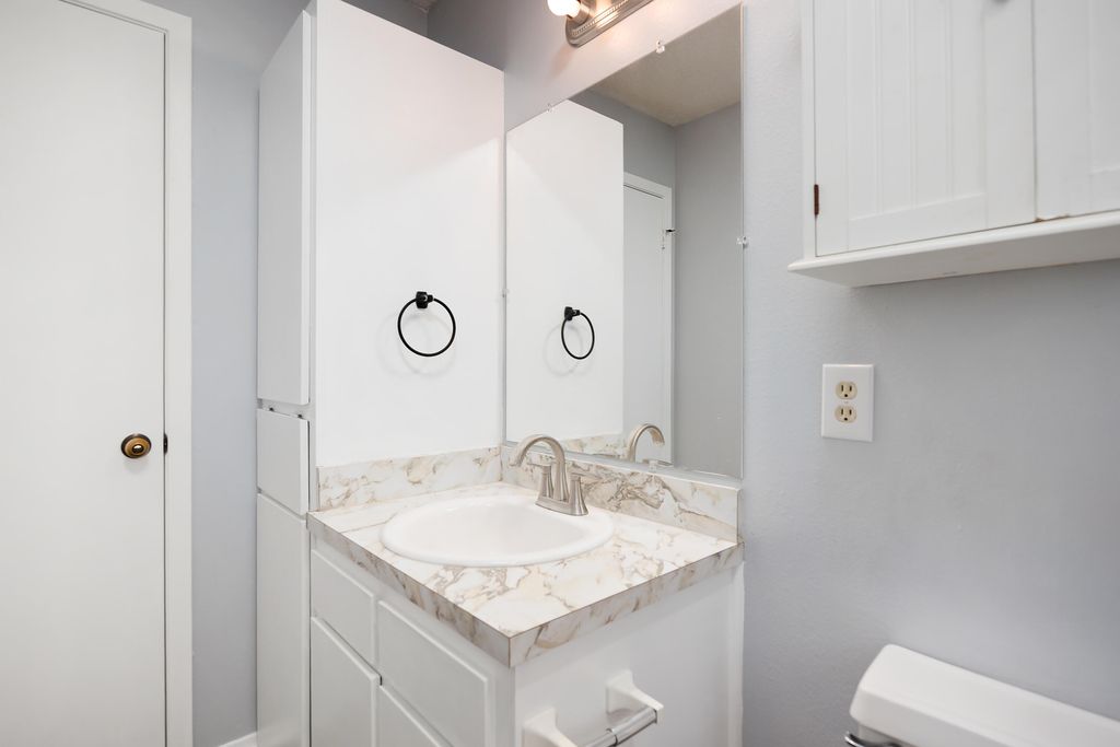 Image 10 of property listing at 144 Stoneham Street, San Angelo, TX 76905