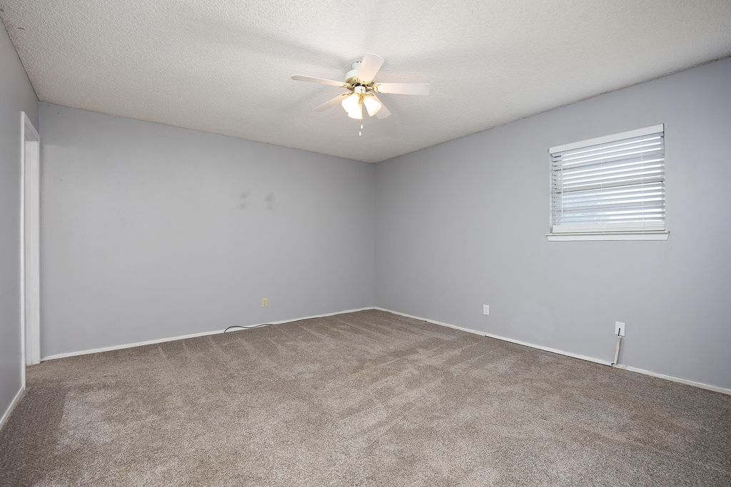 Image 11 of property listing at 144 Stoneham Street, San Angelo, TX 76905