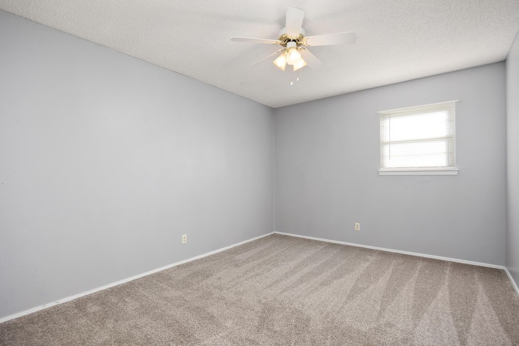 Image 14 of property listing at 144 Stoneham Street, San Angelo, TX 76905