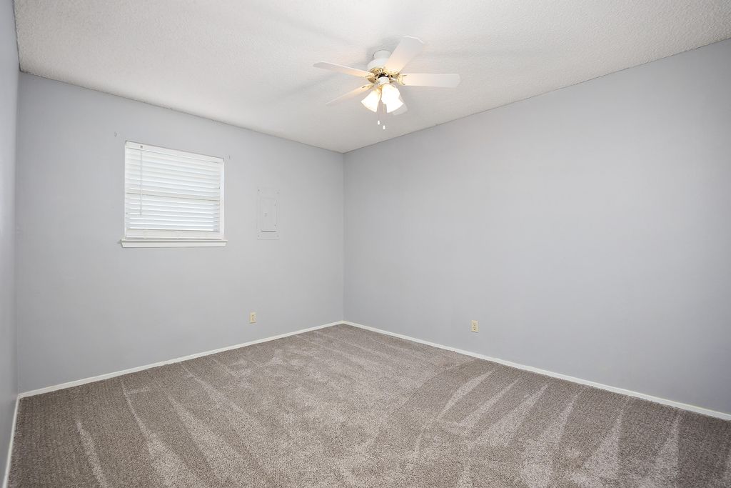 Image 15 of property listing at 144 Stoneham Street, San Angelo, TX 76905