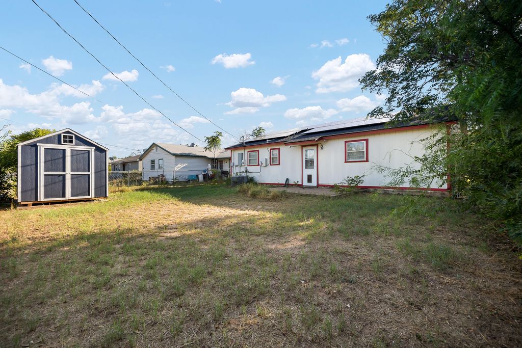 Image 17 of property listing at 144 Stoneham Street, San Angelo, TX 76905