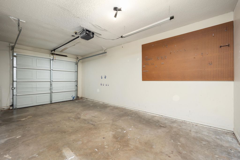 Image 20 of property listing at 144 Stoneham Street, San Angelo, TX 76905