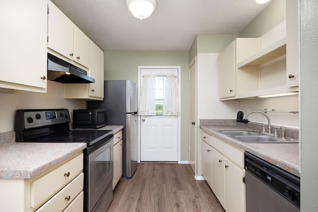 Image 5 of property listing at 144 Stoneham Street, San Angelo, TX 76905