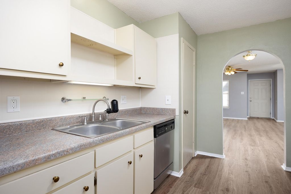 Image 7 of property listing at 144 Stoneham Street, San Angelo, TX 76905