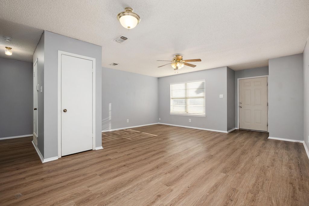Image 8 of property listing at 144 Stoneham Street, San Angelo, TX 76905