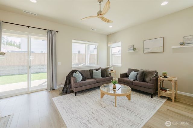 3800 SW Alava Court, Port Orchard, WA 98367