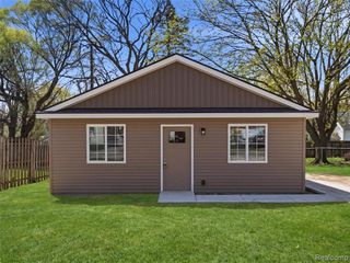 1005 Lakeview Street, Waterford, MI 48328