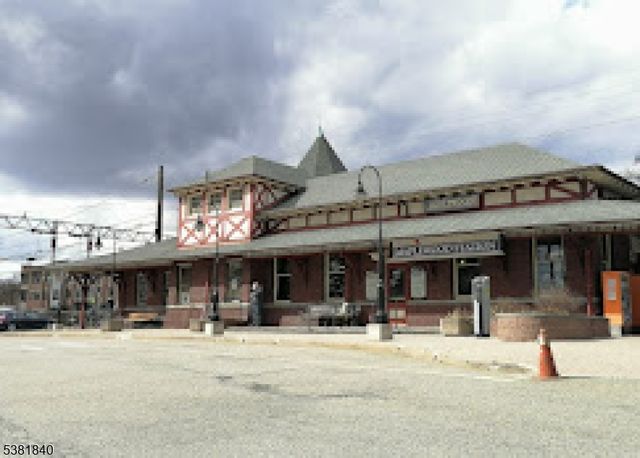 29 Schaefer Rd, Maplewood Twp., NJ 07040