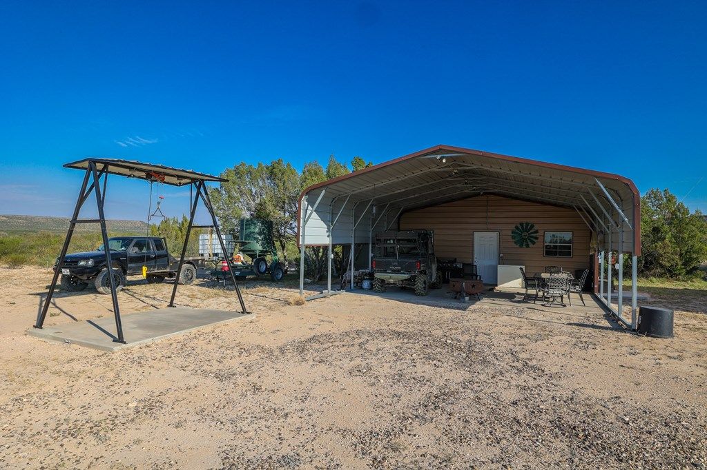 Image 3 of property listing at 495 Frontier Trail, Ozona, TX 76943