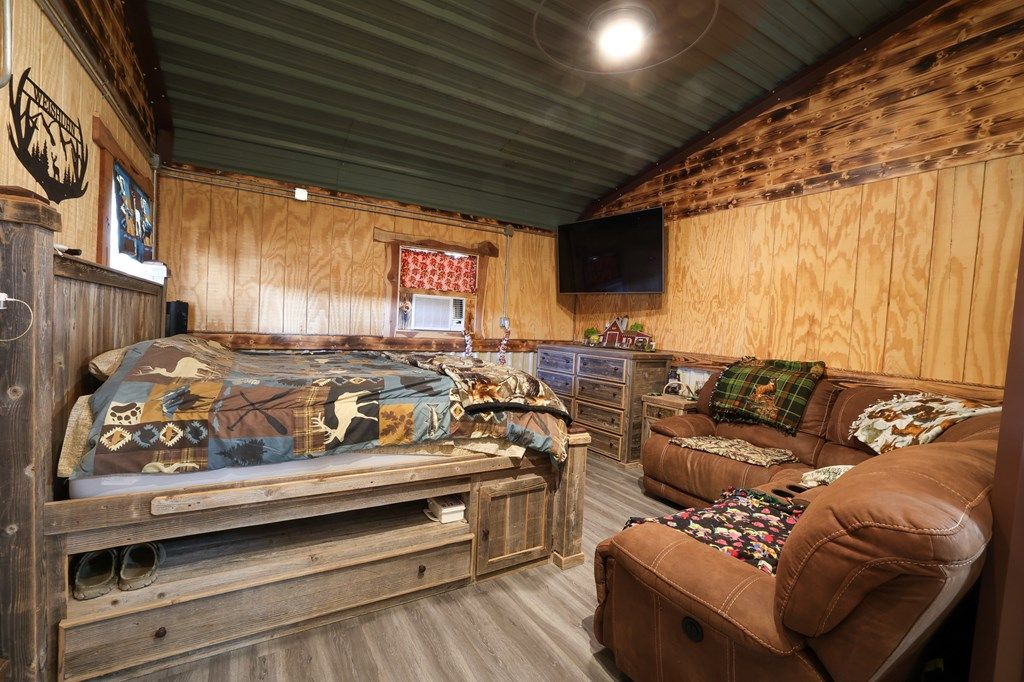 Image 6 of property listing at 495 Frontier Trail, Ozona, TX 76943