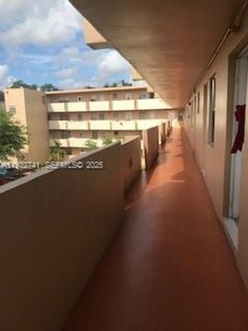 1301 NE 191st St F306, Miami, FL 33179