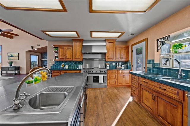 16000 Southridge Rd, Penn Valley, CA 95946