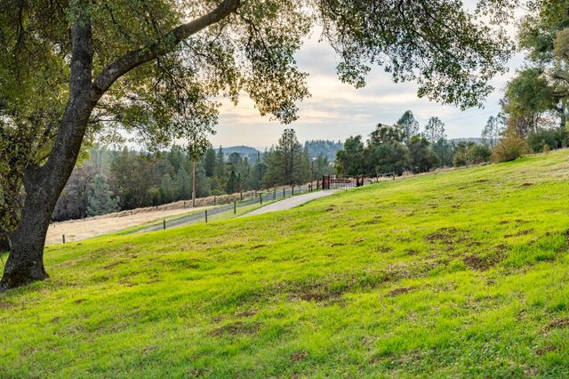 16000 Southridge Rd, Penn Valley, CA 95946